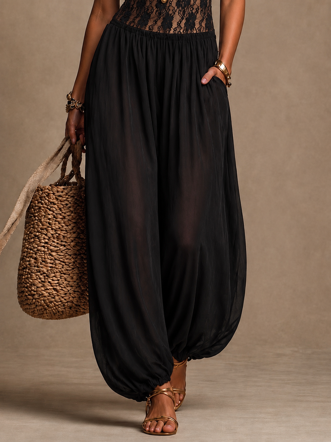 Giulia | Tuta halter con pizzo e caduta fluida