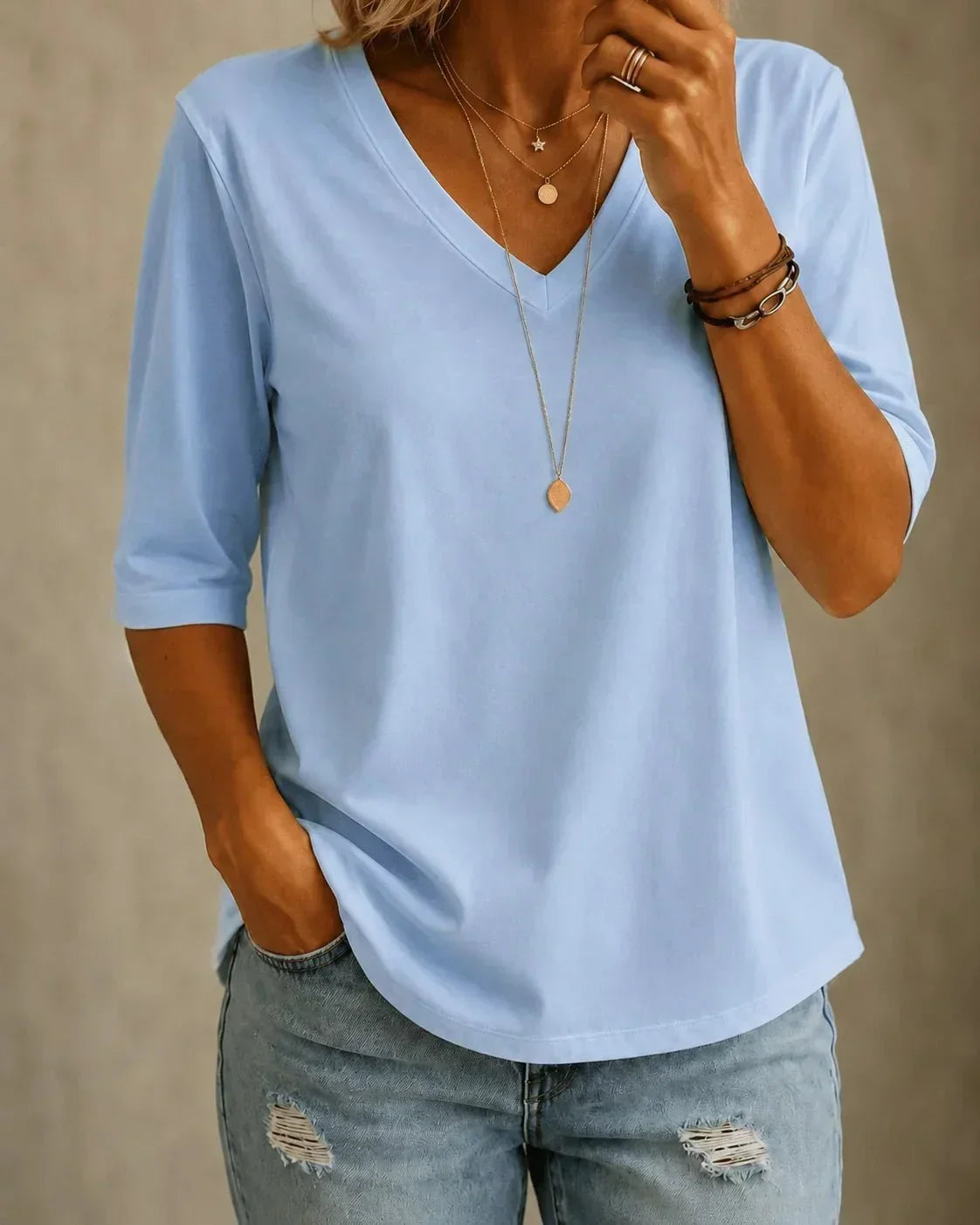 SERENA | MAGLIETTA CLASSICA CON SCOLLO A V