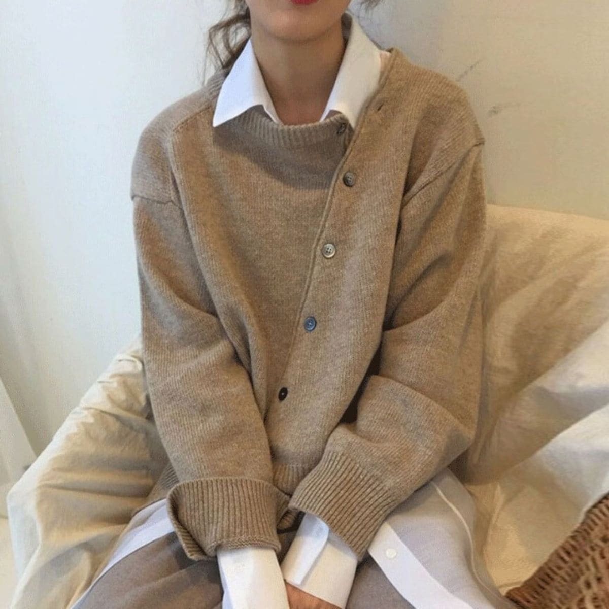 Luna | Cardigan con Bottoni Asimmetrici