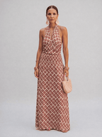 Abito elegante con spalle scoperte