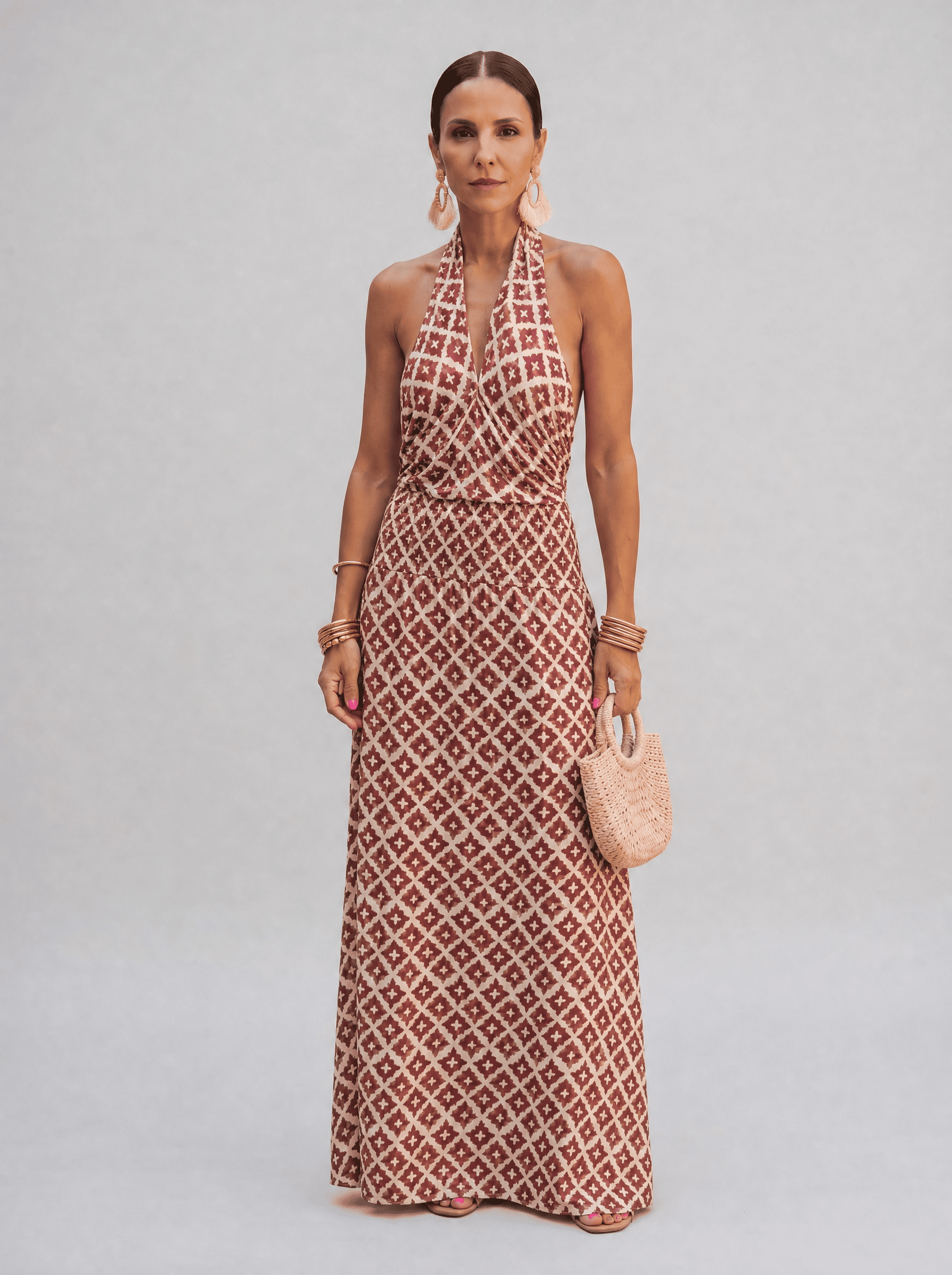Abito elegante con spalle scoperte