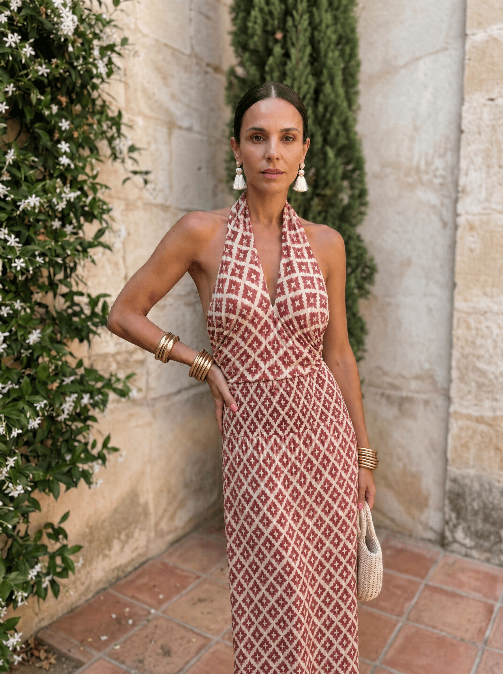 Abito elegante con spalle scoperte