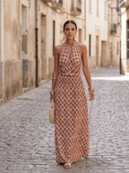 Abito elegante con spalle scoperte