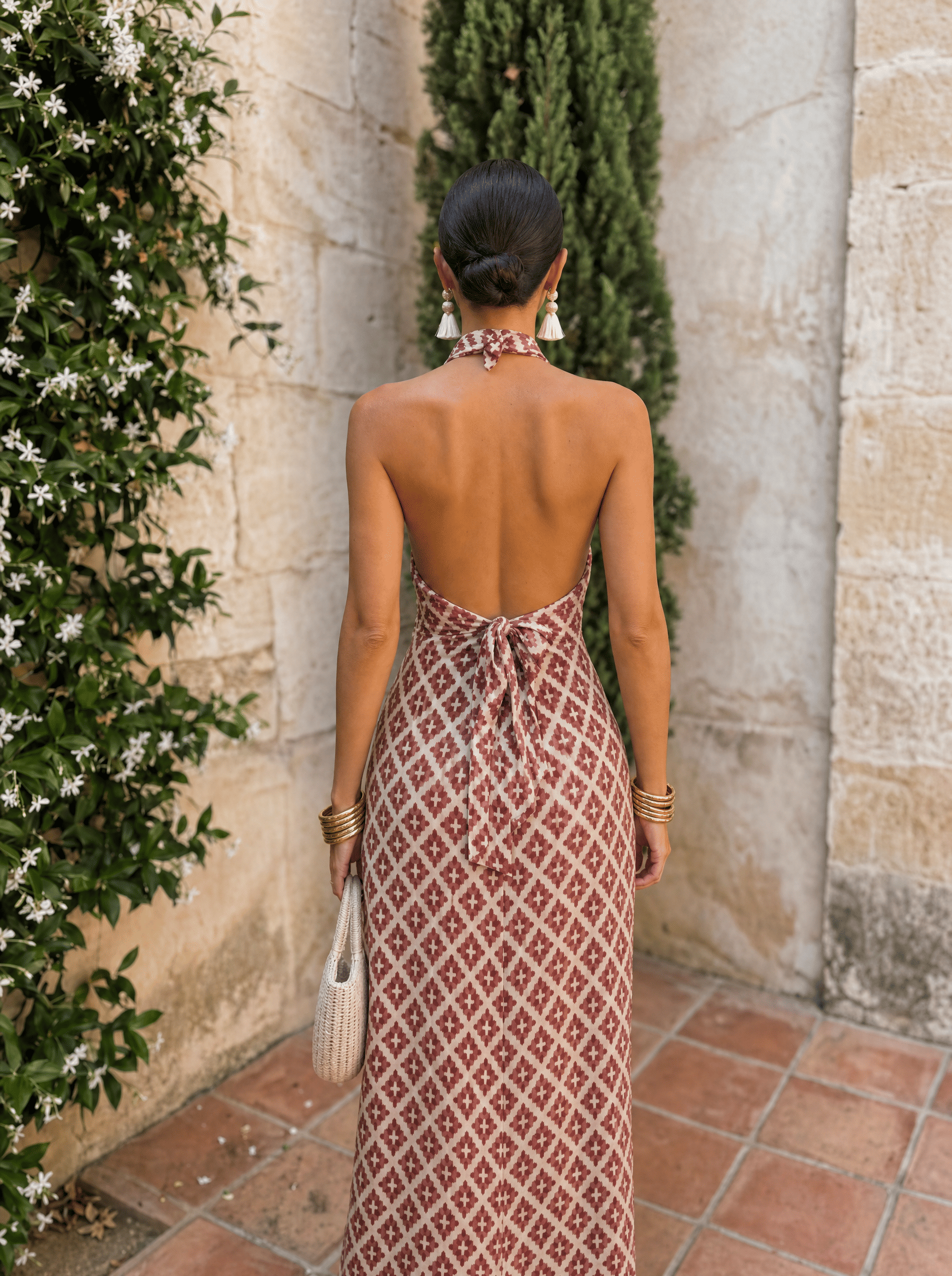 Abito elegante con spalle scoperte